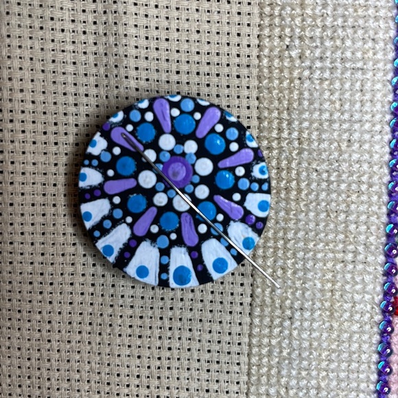 MAGNET / Needle Minder Hand Painted Wooden Needle Minder or Magnet - Mandala - Picture 2 of 2